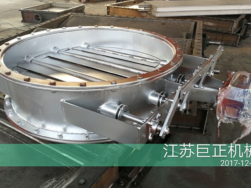 圓形擋板門（直徑190cm），準備入庫中