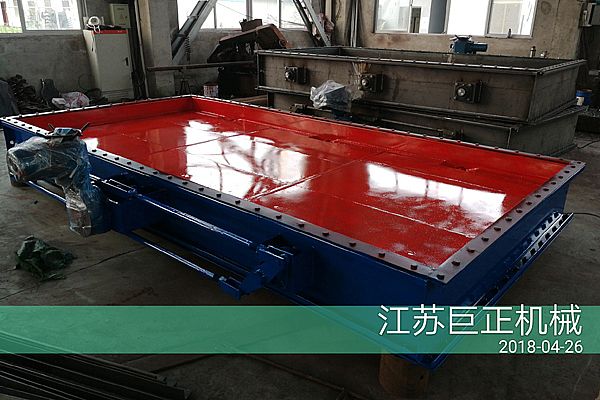 擋板門出庫發(fā)貨，打包完工出發(fā)了